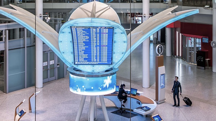 Sculptural airport information display serving passengers in a terminal